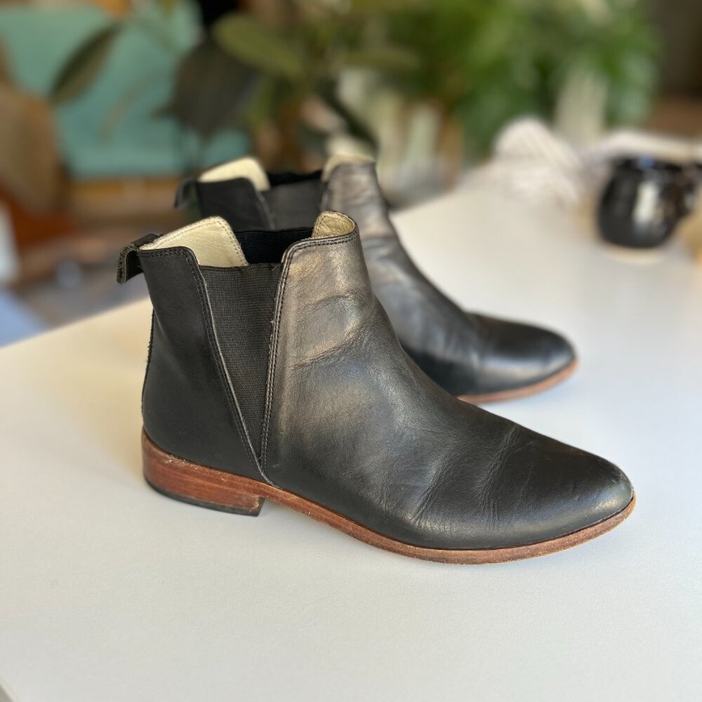 Nisolo Eva Everyday Chelsea Boot Black Leather Brown Sole Women's 8